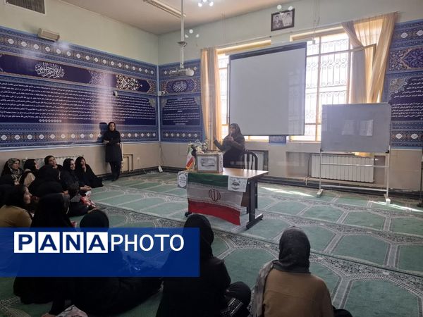 مجمع عمومی انتخابات انجمن اولیا و مربیان دبیرستان بهار آزادی فلاورجان 