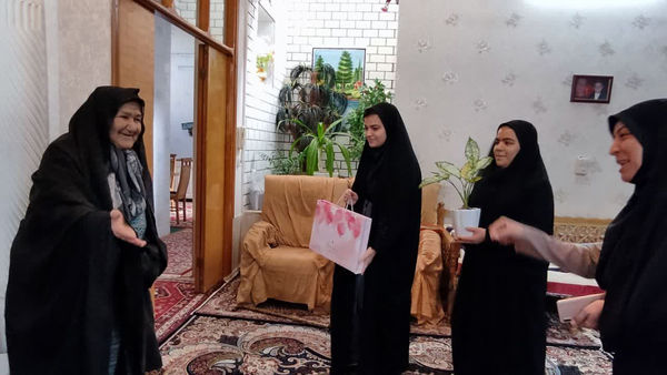 دیدار با مادر شهید به مناسبت بزرگداشت روز شهدا