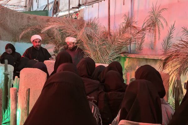 بازدید دانش‌آموزان دبیرستان یادگار امام از کوچه‌های بنی‌هاشم