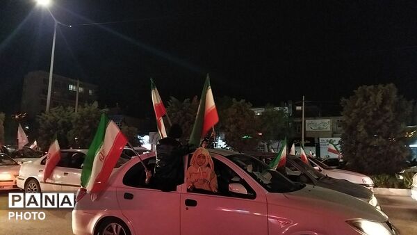 پرچم های ایران بر فراز بلوار فضل نیشابور قرار گرفت 