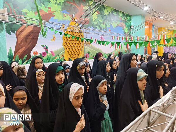 حضور بانوی تازه مسلمان شده ژاپنی در هیات زیر گنبد طلا