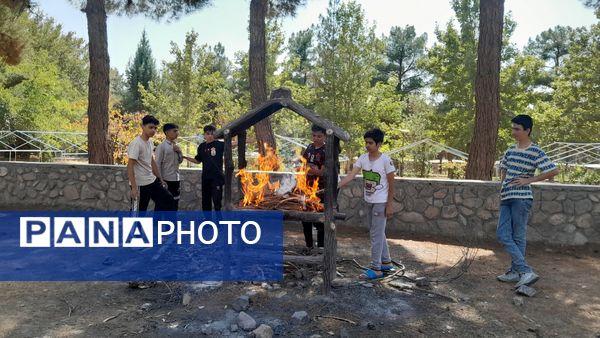 خودکفایی در آشپزی؛ دانش‌آموزان جوجه را از زغال تا سفره رساندند