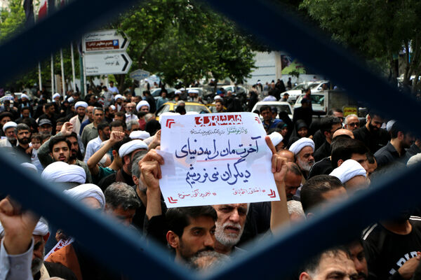 راهپیمایی نمازگزاران جمعه قم در محکومیت جنایات اردوگاه «النصیرات»