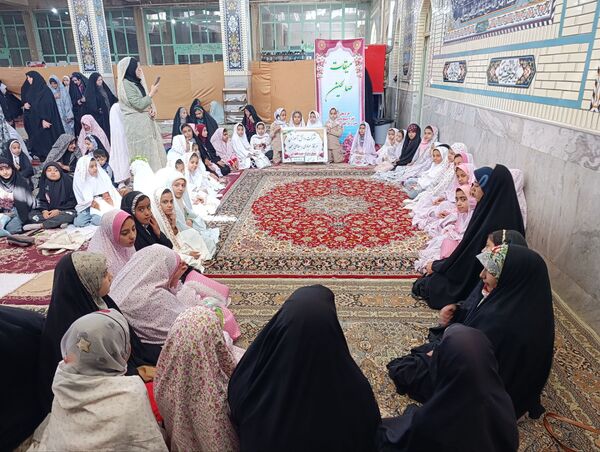 نماز جمعه با حضور دانش‌آموزان فعال بسیجی شهر بن