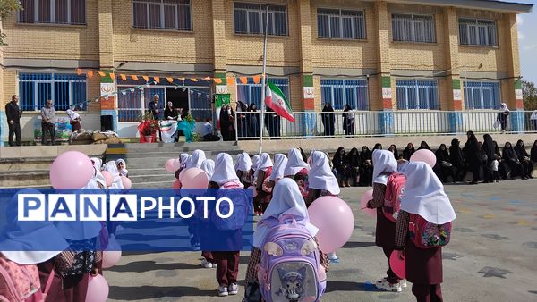 شکوفه‌های لبخند در جشن شکوفه‌ها؛ آغاز فصل دانش‌آموزی با شادی و هیجان