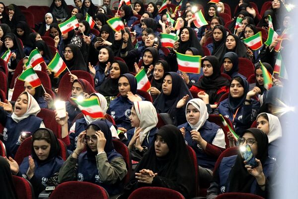آیین تجلیل از دختران دانش‌آموز خبرنگار منتخب پانا شهرستان‌های استان تهران