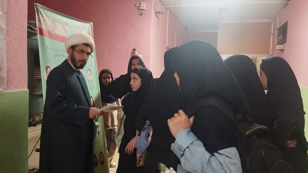 بازدید دانش‌آموزان ناحیه یک مشهد از پژوهش‌سرای علامه طباطبایی