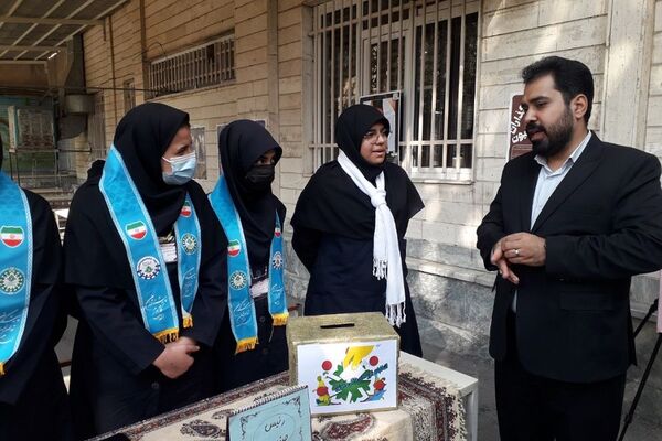  انتخابات شورای دانش‌آموزی و جشن ۱۳ آبان در مدرسه حضرت زینب(س) ناحیه یک شهرری