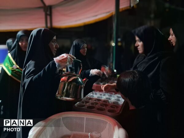 حال‌وهوای عاشورایی بلوار فضل همراه با روشن کردن شمع