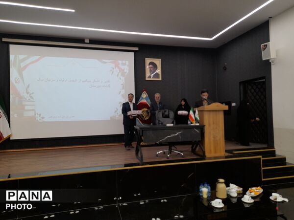 برگزاری مجمع عمومی انجمن اولیا و مربیان دبیرستان شاهد ارض اقدس ناحیه ۳
