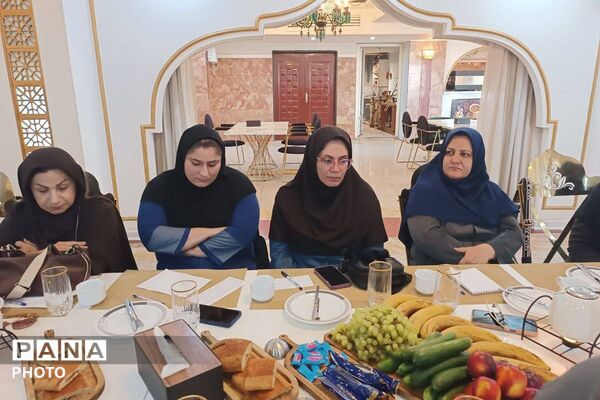 نخستین شورای دبیران و هنرآموزان هنرستان امام علی(ع) 