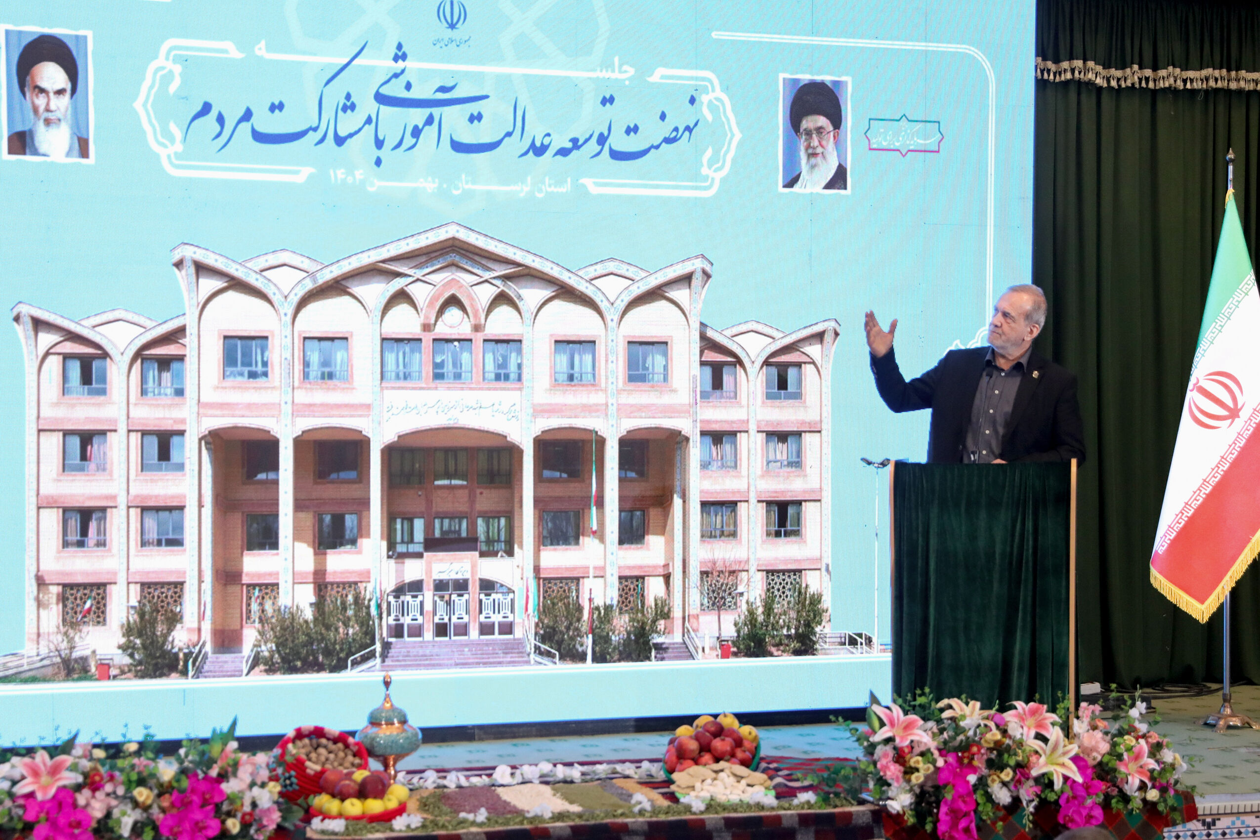 به دنبال تربیت نسلی آگاه، توانمند و مؤمن به آبادانی کشور هستیم