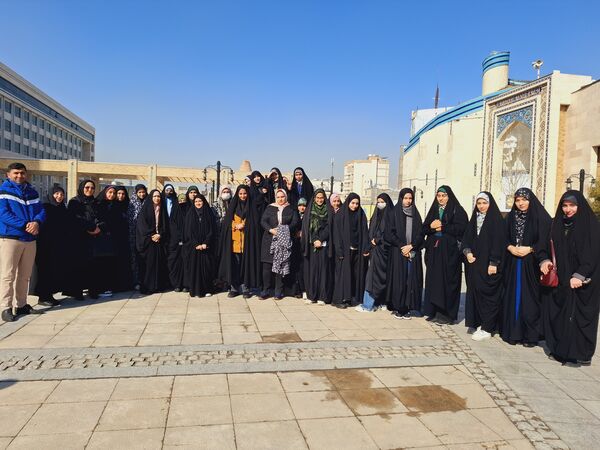 دختران ملاردی در اردوی سیاحتی زیارتی مشهد 