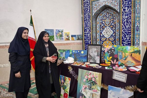 افتتاح نمایشگاه مدرسه انقلاب، کاری مشترک از دبیرستان ولیعصر (عج) و دبیرستان مهدیه ناحیه یک ری