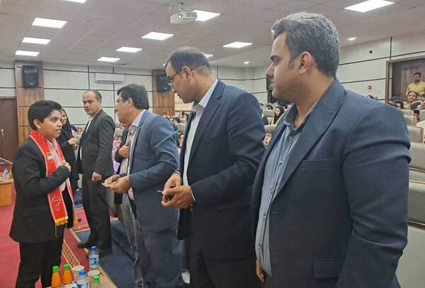  تجلیل از مدیران، مربیان و دانش‌آموزان پیشتاز شهرستان عسلویه