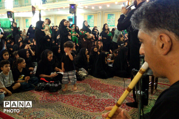 طنین لالایی مادران آباده در همایش شیرخوارگان حسینی