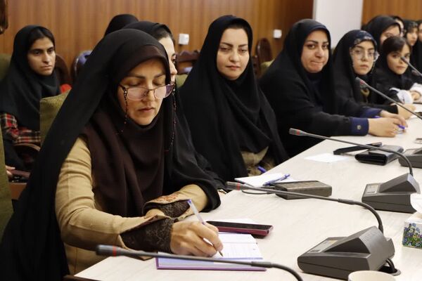 نشست صمیمی شورای عالی استان‌ها با نمایندگان مجمع دانشجویی