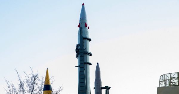 موشک بالستیک «اعتماد» رونمایی شد