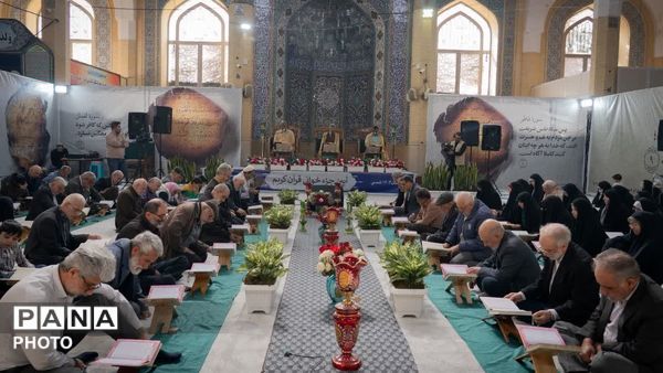 محفل انس با قرآن کریم در آخرین روز نمایشگاه قرآن در مصلی کرج