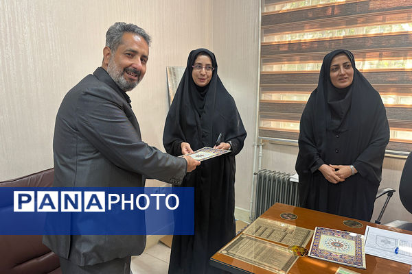 تقدیر از مدیران و معاونین پرورشی مدارس فعال اسلامشهر در اجرای برنامه‌های فرهنگی روز دانش آمور