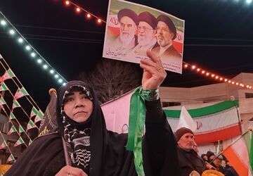  مراسم چهلم رهبر انقلاب و یادبود شهدای میناب در شهر کرفس