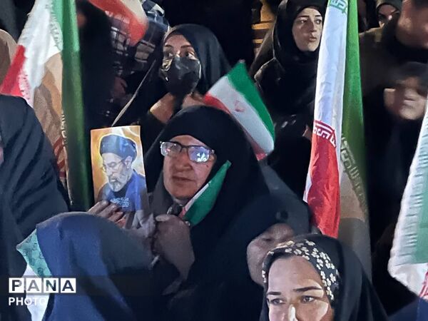مردم فیروزکوه اجتماع امشب را در کنار دو مهمانانشان گذراندند