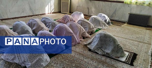 استقبال بی‌نظیر دانش‌آموزان از برگزاری نماز جماعت و زیارت عاشورا در مدرسه قاضی طباطبایی اسلامشهر