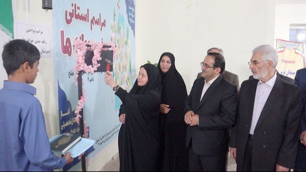 نواختن «زنگ جوانه‌ها» ویژه کلاس هفتمی‌ها در مدارس اردبیل 