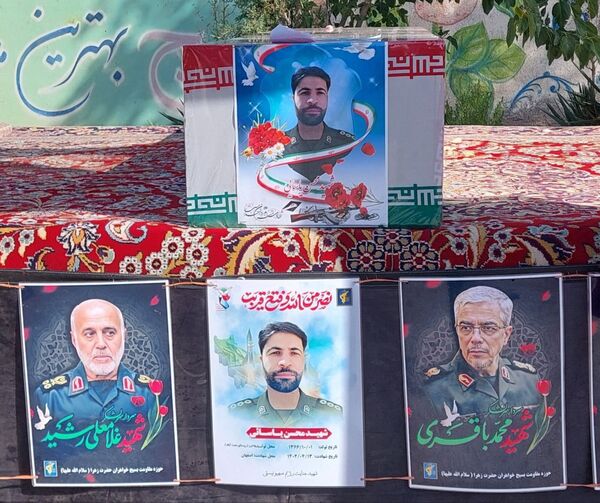 مراسم وداع و خاکسپاری پیکر پاسدار سرافراز اسلام در روستای همت آباد باخرز 