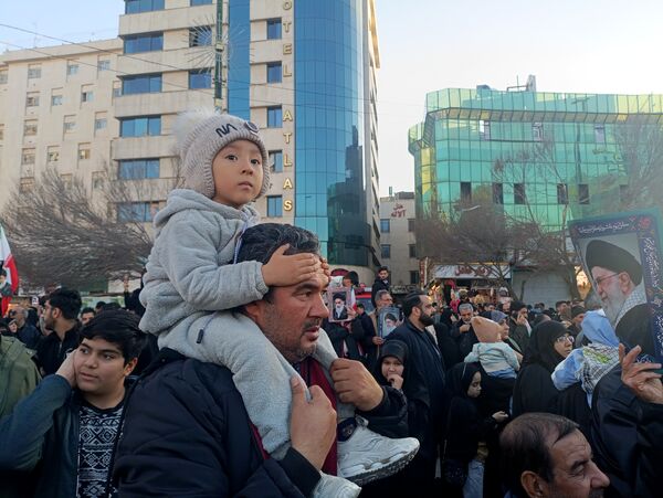 تشییع پیکر شهدا، همراه با اعلام انزجار از اغتشاشات اخیر 