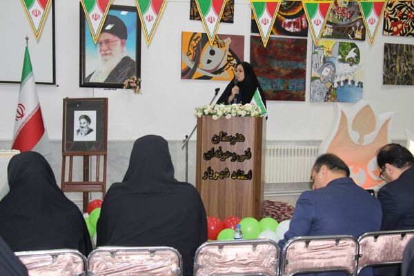 افتتاح نمایشگاه شکوفایی هنر و مهارت زنان و دختران هنرستان استاد شهریار 