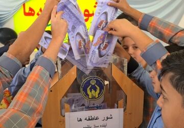 مشق محبت و انفاق در دبستان دهخدای شهرستان آباده