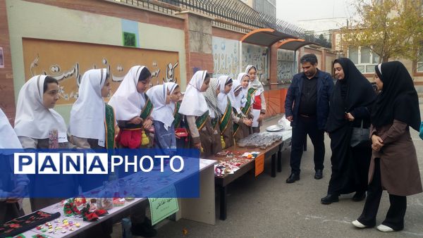 بازارچه دانش‌آموزی به‌مناسبت هفته بسیج دانش‌آموزی