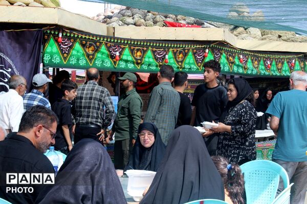 همدلی فاروج در مسیر بازگشت زائران؛ موکب‌های خدمت‌رسانی تا آخرین لحظه پای کار بودند