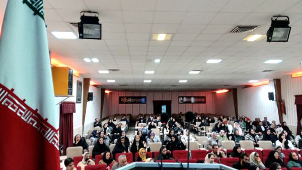 کارگاه آموزشی ویژه والدین با محوریت ارتباط موثر با نوجوانان در نیشابور