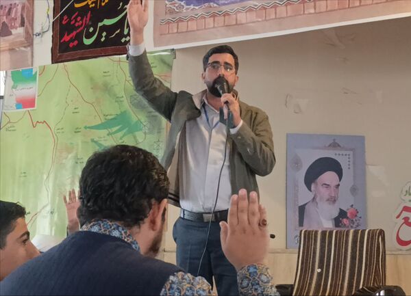 اعزام دانش‌آموزان دبیرستان شاهد امام حسین (ع) اسلام آباد غرب به اردوی راهیان نور
