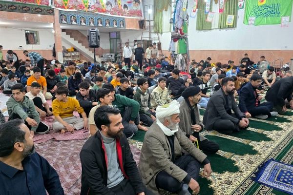 قرار عاشقانه نوجوانان با خدا در سکوت مسجد 