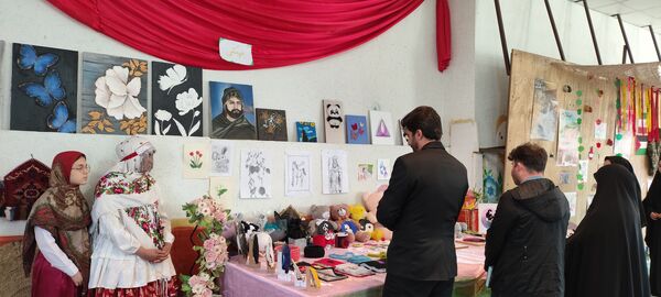افتتاح نمایشگاه مدرسه انقلاب دبیرستان بهارآزادی 