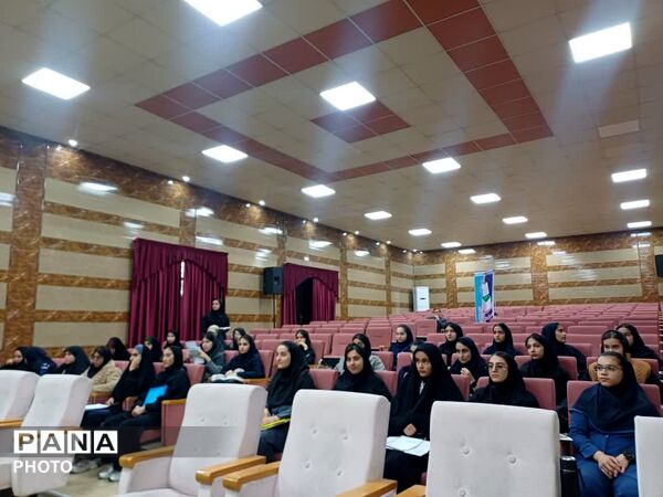 ایران فردا را دانش‌آموزان می‌سازند