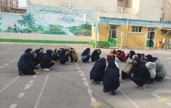 مانور زلزله با صحنه های واقعی در دبیرستان شاهد تکتم