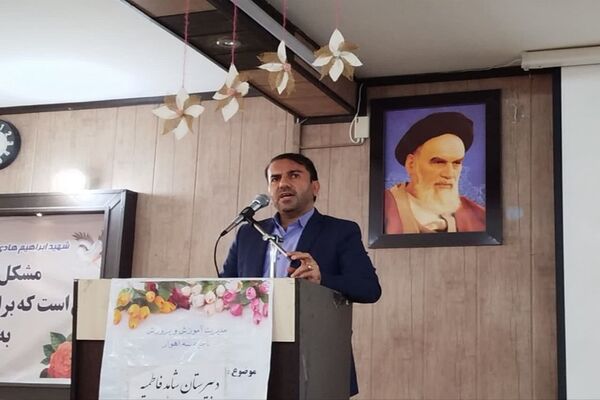 حضور دانش‌آموزان پای صندوق انتخابات هیات‌رئیسه شورای دانش‌آموزی