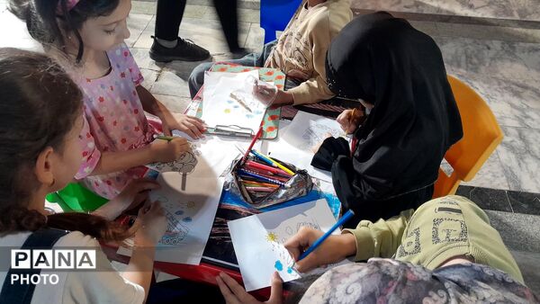 غرفه کودک با حضور کودکان انقلابی نیشابور 