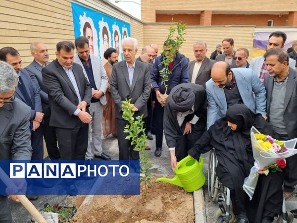 مراسم افتتاحیه مدرسه خیرساز شهیدان بارفروش در کاشان