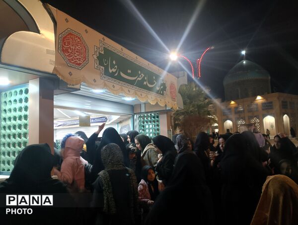 مردم کاشمر در زیارتگاه شهید مدرس قرآن بر سر گرفتند