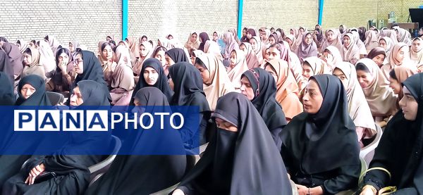 نواختن زنگ مهر و ایثار در مدارس جزیره هرمز 