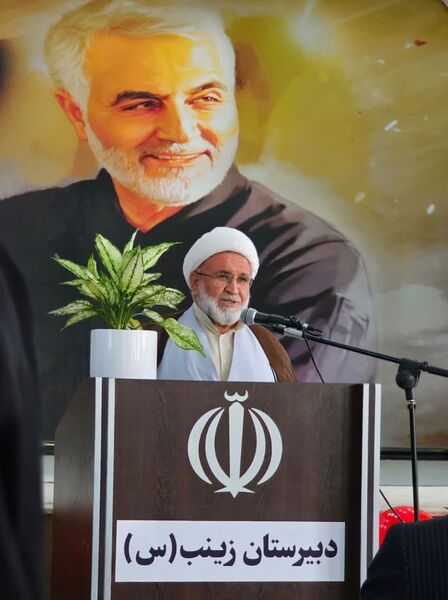 جشن مهر و مقاومت در دبیرستان حضرت زینب(س) ابرکوه برگزار شد