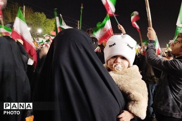 حضور مردم ولایت‌مدار اسلامشهر در اربعین رهبر معظم انقلاب و کودکان میناب