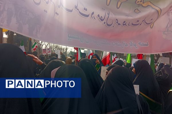 حضور دانش‌آموزان دبیرستان بانوخمسه در راهپیمایی22 بهمن رباط‌کریم 