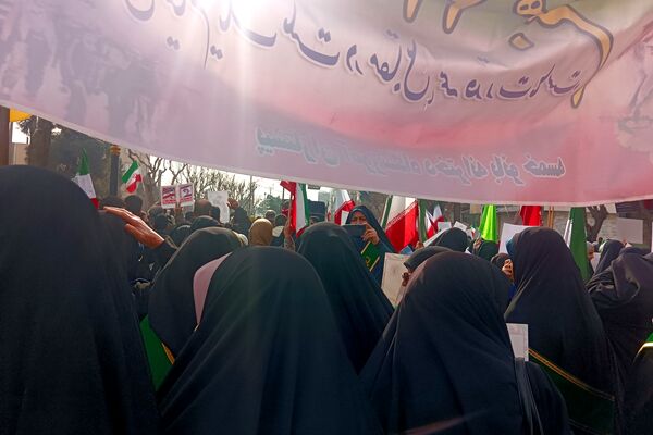 حضور دانش‌آموزان دبیرستان بانوخمسه در راهپیمایی22 بهمن رباط‌کریم 