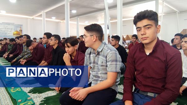 نواخته شدن زنگ نماز در دبیرستان نمونه آیت الله خامنه‌ای کاشمر 